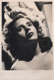Evita, fotografiada por Anne Marie Heinrich, ao 1943/44.