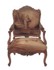 Dos sillones estilo Luis XV, tapizados en Aubusson c/ escenas distintas.
