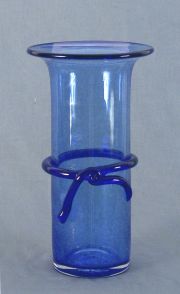 Vaso cilndrico azul veneciano.