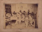 Escuela de Artes y Oficios Montevideo (Platera). Foto albuminada circa 1882. Realizada por la firma fotogrfica Chute