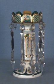 Candeleros victorianos de vidrio con caireles, averas. -89-