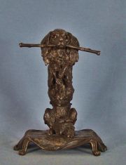 Perro con vara, escultura transformada en lampara, con pantalla