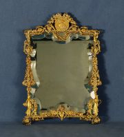 Espejo de mesa, marco bronce con medalln de joven.