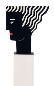 Stoppani Juan, Cabeza femenina, escultura metal pintado, base de madera, ao 2011. Alto 57 x 53,5