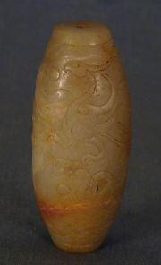 Amuleto de oracin en jade blanco tallado c rosette, con decoracion de dragones