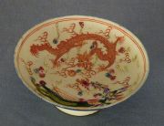 Bowl peq. con pie de porcelana china, con decoracion de dragon y ave fenix, con marcas