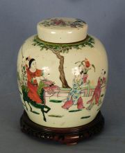 Ginger jar de porcelana china, siglo XIX, c su tapa y base de madera