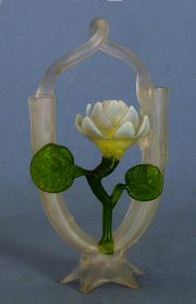 Tulipanero vidrio neutro con flor verde, averas.