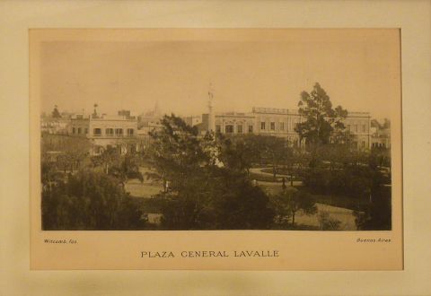 FOTO WITCOMB. Plaza General Lavalle. Fototipia ao 1889. Enmarcada.