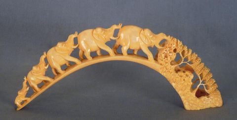 Caravana de Elefantes, talla oriental.