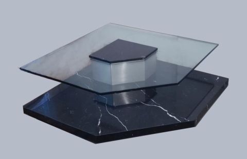 Mesa centro cuadrada en chanfle, diseo, tapa de vidrio ahumado con base de mrmol negro .
