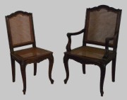 Comedor 10 sillasm 2 sillones, mesa c/4 peq. tablas de agregar, avs, (3 sillas con averas) y aparador.14 Piezas -15- .