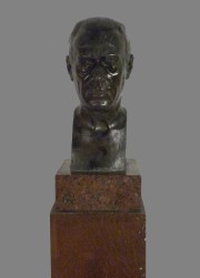 CULLEN, Hernan 'Busto del Dr. Finochietto', Fundicin Triviun, Pueyrredon 872 Bs. As. Ao 1922. Con pedestal de mader