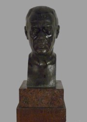 CULLEN, Hernan 'Busto del Dr. Finochietto', Fundicin Triviun, Pueyrredon 872 Bs. As. Ao 1922. Con pedestal de mader