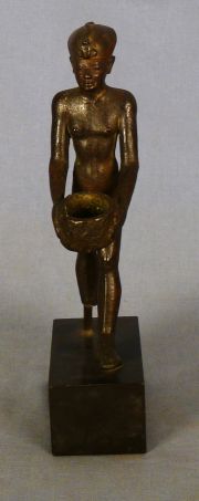 Figura Egipcia de bronce, representando a un faran.