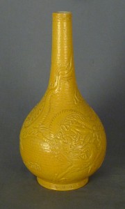 Vaso de porcelana china amarillo motivo dragn.-40-