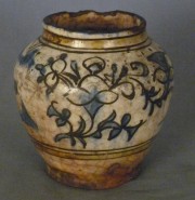 Vaso de ceramica persa esmaltada, cascadura y faltante en la boca. -38-