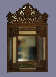 Espejo de pared, estilo barroco, con chapas de bronce repujado