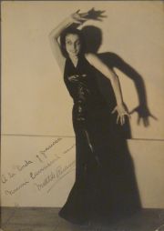ANNEMARIE HEINRICH. Fotografa de la Bailarina del Teatro Colon Matilde Ruanova, firmada por la estrella frl Ballet y