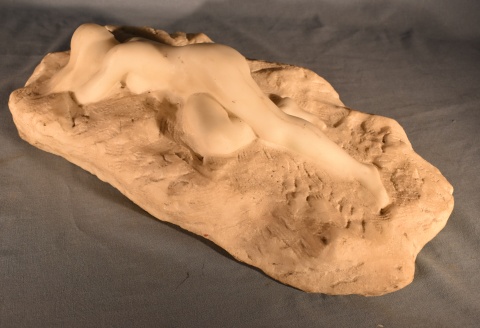 Fortini, Edouard., Desnudo Femenino, escultura de mrmol tallado, firmada. Frente 40 cm.