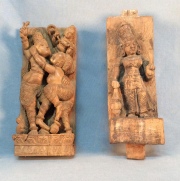 Dos Deidades, tallas indias de madera labrada. Alto 27 cm -440- 451
