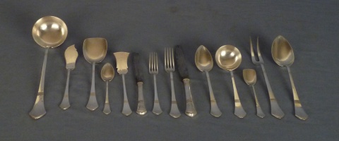 58 Cubiertos plata 800, 6 cuchillos mesa , 6 postre (1 mango suelto), 6 cucharas mesa, 6 tenedores postre. 6 cucharas t