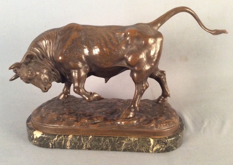 Toro, escultura de bronce. -185-