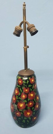 Vaso ovoide en porcelana con flores, hecho lmpara conpantalla. - 15-