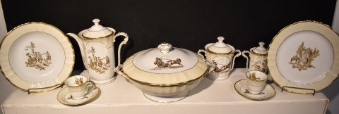 Juego de mesa porcelana Limoges L. Bernaud, con figuras ( falta un plato de postre ), -16-