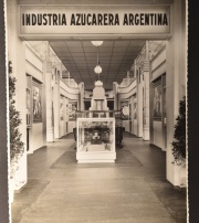 Exposicin de la Industria Argentina 1933 - 1934. Album con 32 fotografas. Interesantes fotos de dicha Exposicin.