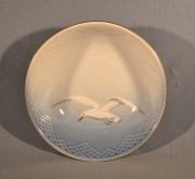 Plato Royal Copenhagen, Denmark, porcelana con decoracin de aves, Dimetro 16 cm.