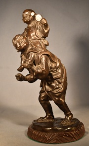 Nio en hombros, escultura china de bronce, sellada, base de madera