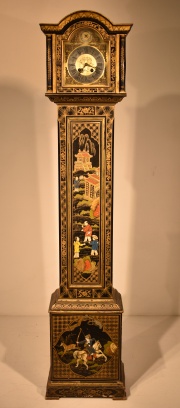 Reloj de pie, miniatura con chinoiserie con llaves. Faltante en la pintura.