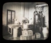 LA MARTONA. Cauelas. Positivo vidrio. Condensacion y Fabricacion del dulce de leche. 1905. 7x6 com. Colec. MENTRUYT.