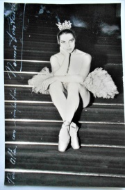 FONTENLA NORMA, Fotografa original autografiada por la primera bailarina y figura del Teatro Colon, ao 1961.
