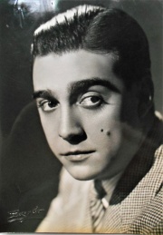 BIXIO, Fotografa del gran actor argentino HECTOR COIRE, ao 1952, mide: 12.5 x 17.5 cm.