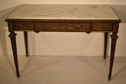 Mesa centro - escritorio estilo Luis XVI, tapa de mrmol, aplicaciones de bronce.