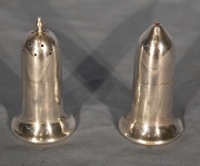 Salero y Pimentero de metal plateado ingls Elkington. Alto 8 cm.
