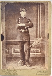 Joven Oficial Guerra del Paraguay, curioso retrato de gran tamao tomado de una carte de visite por el estudio Gran