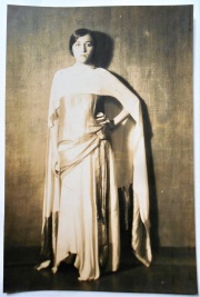BERTA SINGERMAN, FOTOGRAFA ARTSTICA, circa 1925.