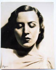 BERTA SINGERMAN, fotografa artstica de gran tamao, firmada por D'GAGGERI, famoso fotgrafo americano, circa 1937.