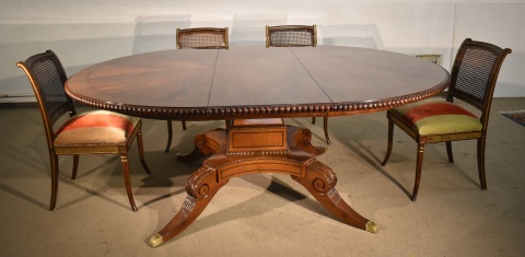 Juego de Comedor Sheraton, pluma caoba. Mesa y 10 sillas respaldo esterillado.160 Dim.: tabla 50 cm.