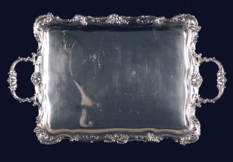 Bandeja rectangular de plata inglesa, con iniciales