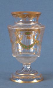 Vaso de cristal, con aplicaciones de esmalte celeste y dorado -78-
