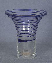 Vaso vidrio traslucido, con filete azul