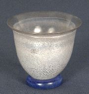 Vaso pequeño de vidrio, base azul celeste, inscipción Vallien