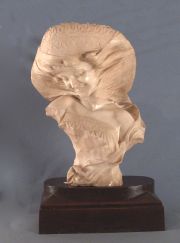 Vichi, Ferdinando. Joven con tul y capelina, escultura de marmol 61,5 cm.