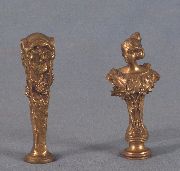 Sellos de bronce distintos -145 y 146-