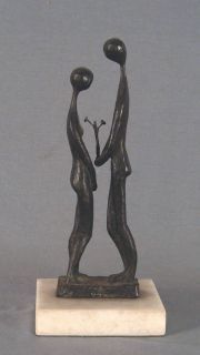A. D. 73, Figuras,escultura en bronce