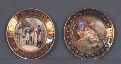 Par de platos de porcelana con escenas napoléonicas